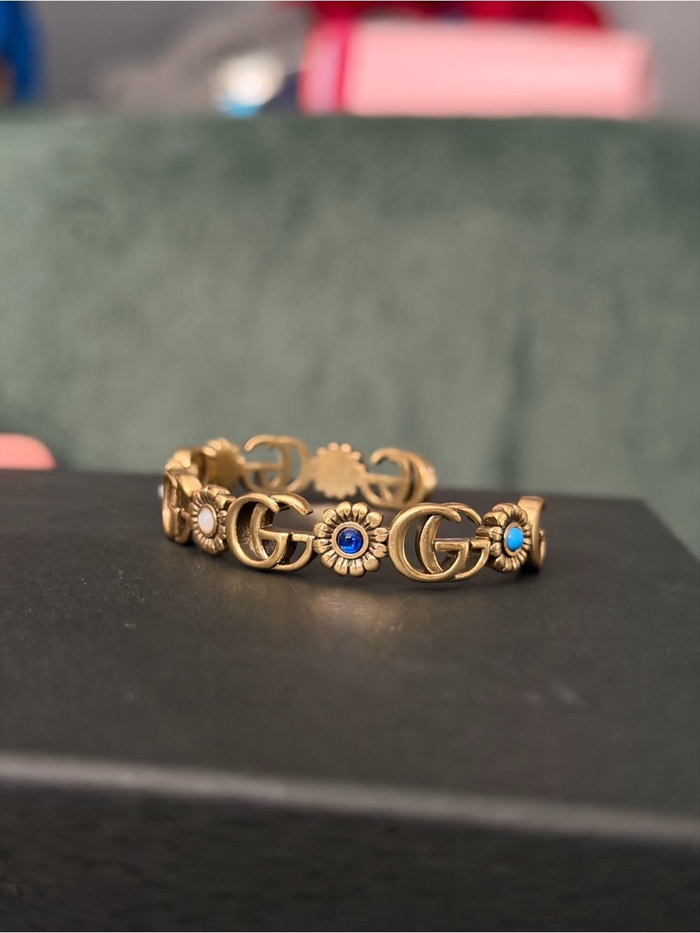 Gucci Double G Floral Open Cuff Bracelet Gold Tone Daisy Motif - Picture 3 of 16